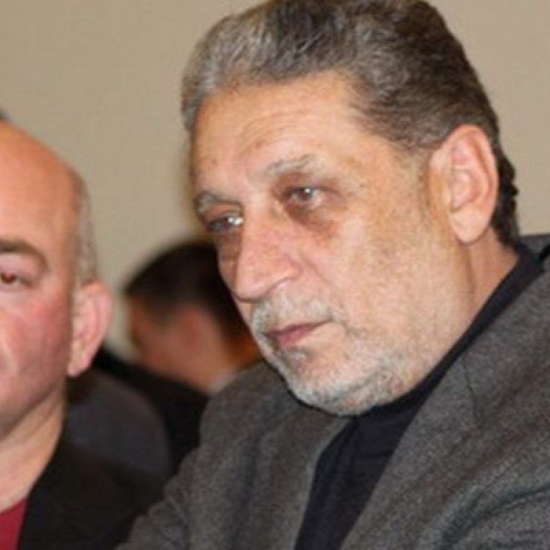 Kəramət Böyükçölün kitabları yandırılmalıdır